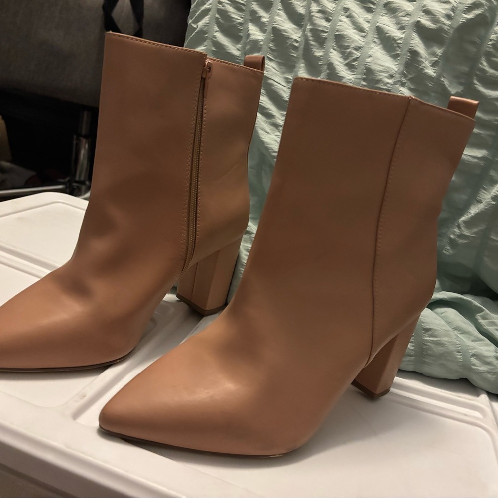 Elegant Tan Ankle Boots